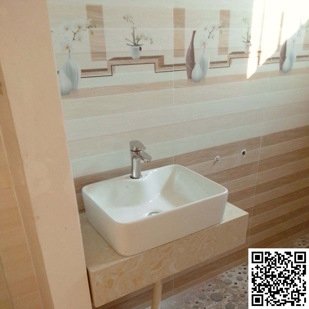 ban-da-lavabo-hop-vang