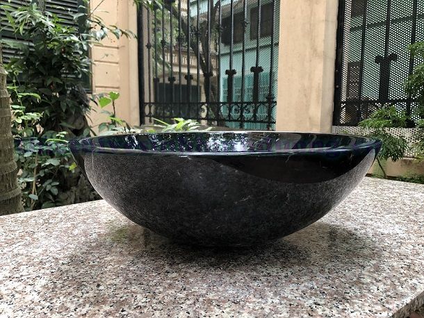 lavabo-da-tu-nhien-mau-den