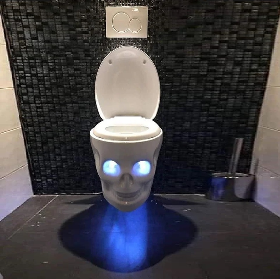 bo-suu-tap-nha-ve-sinh-halloween-halloween-skull-toilet-bon-cau-dau-lau