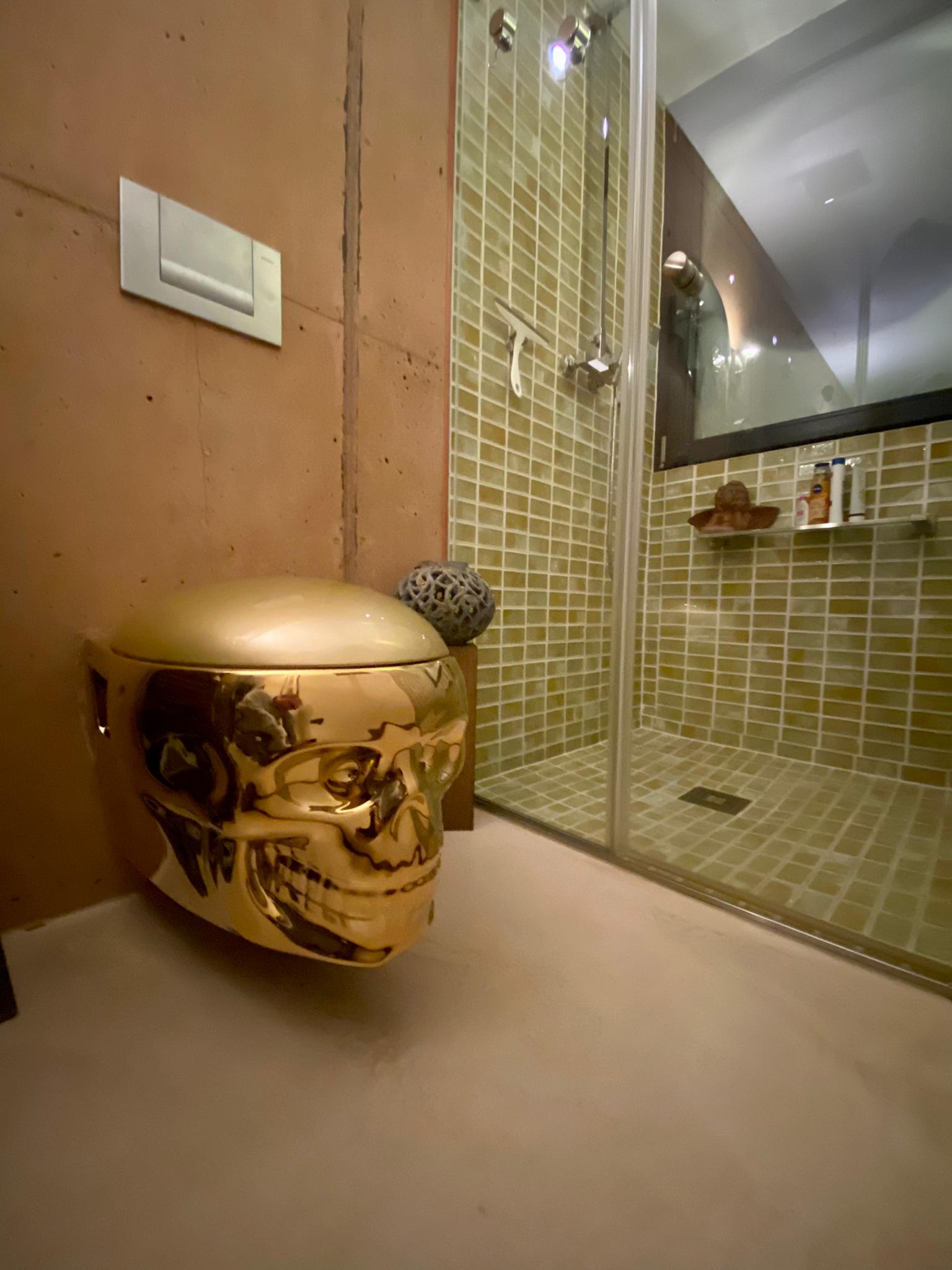 bo-suu-tap-nha-ve-sinh-halloween-halloween-skull-toilet-bon-cau-dau-lau