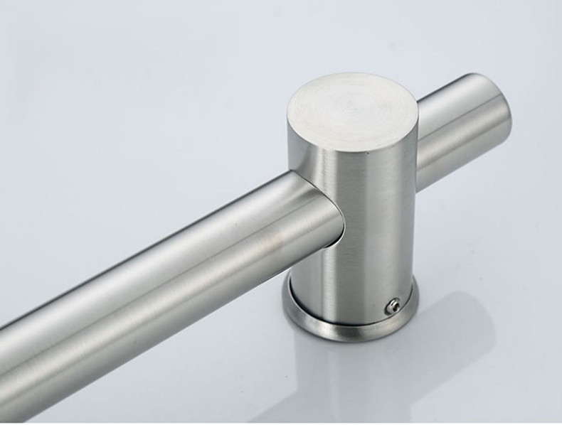 thanh-truot-tron-inox-304-gan-tay-sen