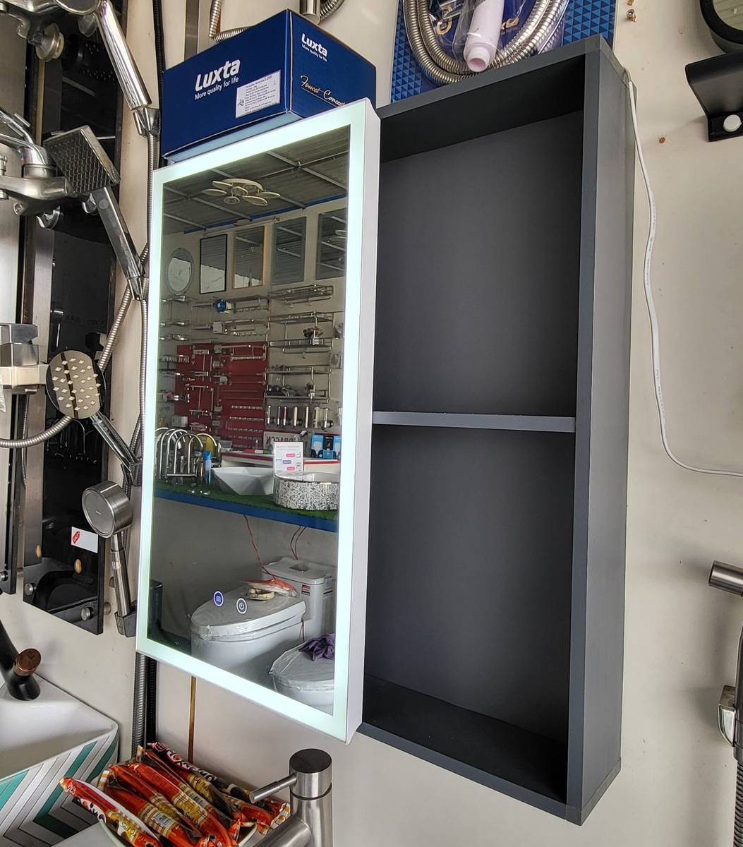 tu-guong-co-den-led-cam-ung-gia-re